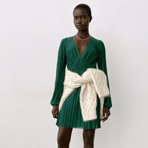 Zara Pleated dress green M NWT